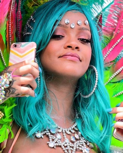 Рианна произвела фурор на карнавале на Барбадосе