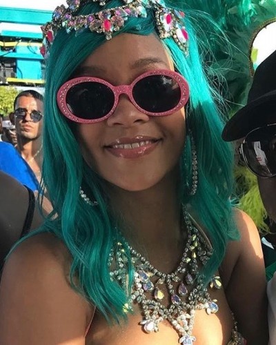 Рианна произвела фурор на карнавале на Барбадосе