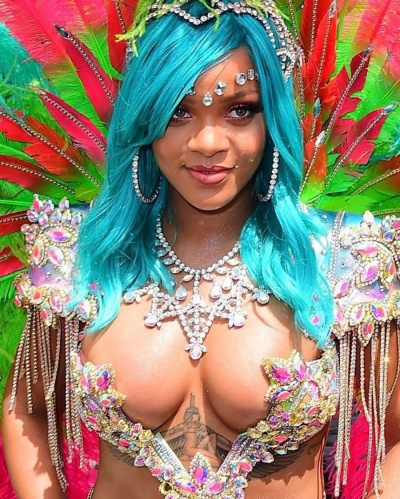 Рианна произвела фурор на карнавале на Барбадосе