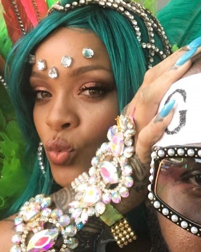 Рианна произвела фурор на карнавале на Барбадосе