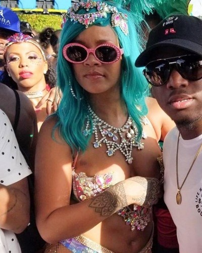 Рианна произвела фурор на карнавале на Барбадосе