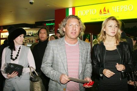 Александр Олейников биография телеведущего, фото, его семья и жена 2017 - Российские актеры.