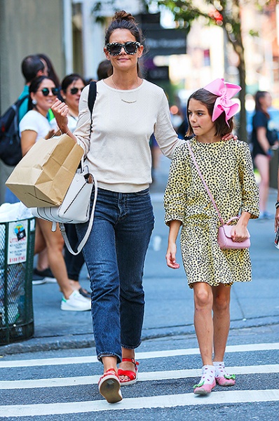 Кэти Холмс с дочкой на шопинге в Нью-Йорке