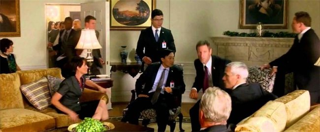 «Падение Олимпа» — остросюжетный боевик режиссёра Антуана Фукуа по сценарию Кэтрин Бенедикт и Крэйто - Трейлеры