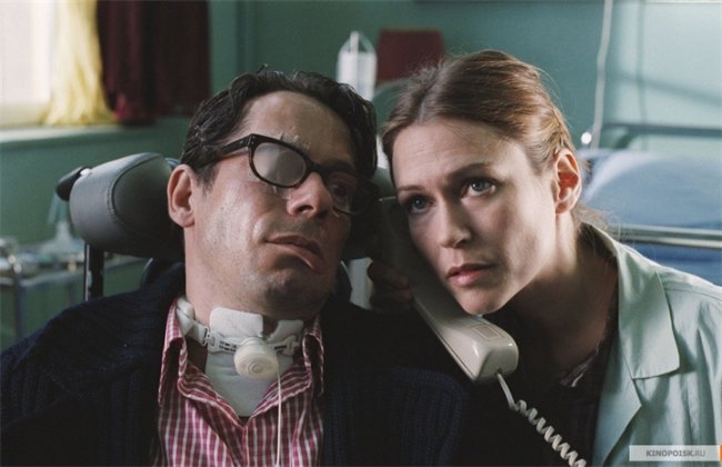 «Скафандр и бабочка» — фильм рассказывает о 43-летнем редакторе журнала ELLE Жане-Доминике Боб. - Трейлеры