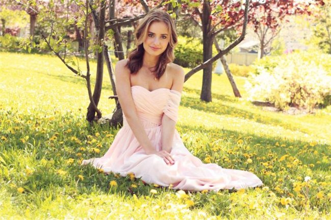 Sonya Esman - Биографии