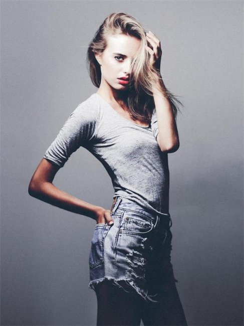 Sonya Esman - Биографии