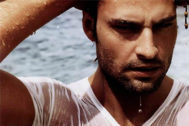 Актер Джош Холлоуэй - Биографии