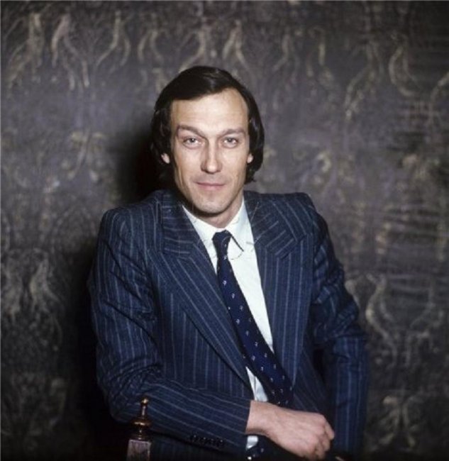 Олег Иванович Янковский - Биографии