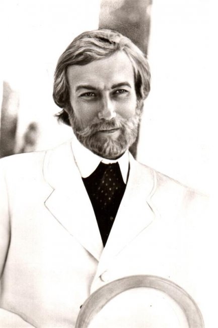 Олег Иванович Янковский - Биографии