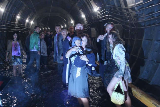 Метро. Катастрофа в Москве - Трейлеры