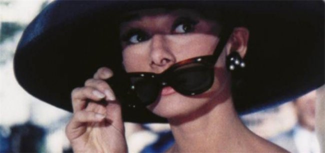 Завтрак у Тиффани! Самая яркая роль Одри Хепбёрн! и просто хороший фильм) - Трейлеры