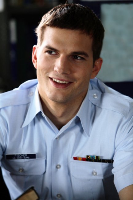 Кристофер Эштон Кутчер - Биографии