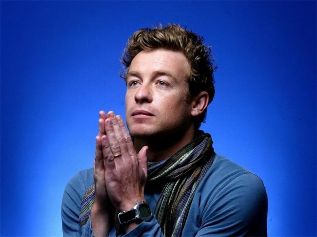 актер Саймон Бейкер - Биографии