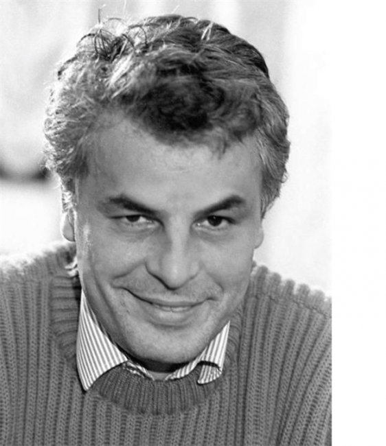 Коррадо Каттани, комиссар полиции - Биографии