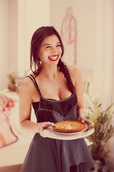 Дэйзи Лоу в рекламе Intimately Free People - Биографии