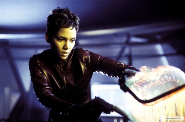 Девушки Бонда - (Дженкс - Холли Берри, Умри, но не сейчас) - Биографии