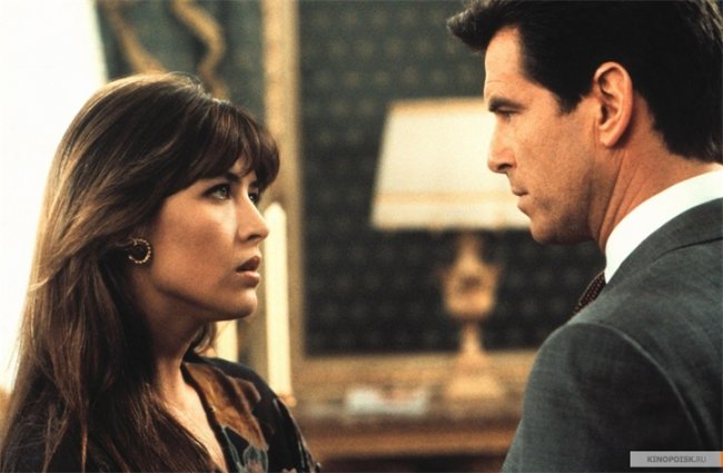 Девушки Бонда - «И целого мира мало» в 1999 девушку Бонда играет Софи Марсо - Биографии