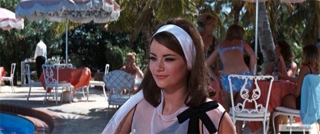 Девушки Бонда - в 1965г в фильме«Шаровая молния» девушку бонда сыграла Клодин Аже - Биографии