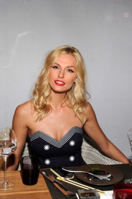 Саша Савельева биография певицы, фото, ее муж и сын 2017 - Иностранные актеры.