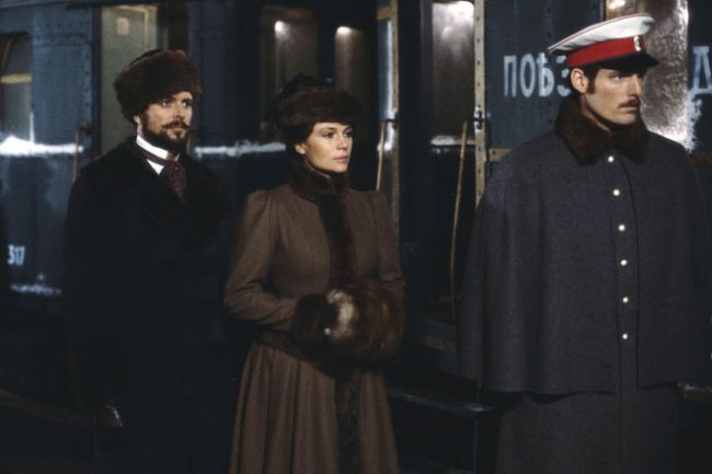 Жаклин Биссет - Биография