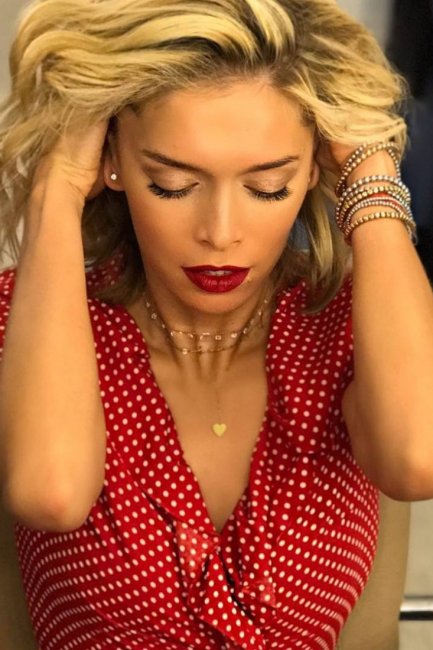 Вера Брежнева очаровала поклонников новым образом