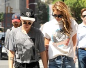 Кристен Стюарт и Стелла Максвелл устроили романтическую прогулку в Нью-Йорке