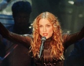 Мадонна переехала в Португалию ради карьеры приемного сына Мадонна переехала в Португалию ради карьеры приемного сына