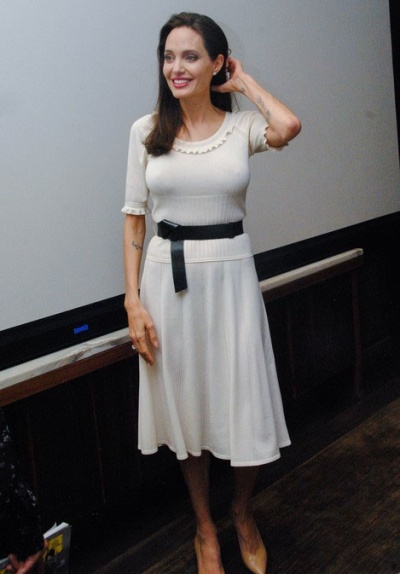 Джоли на премьере своего нового документального фильма о Камбодже