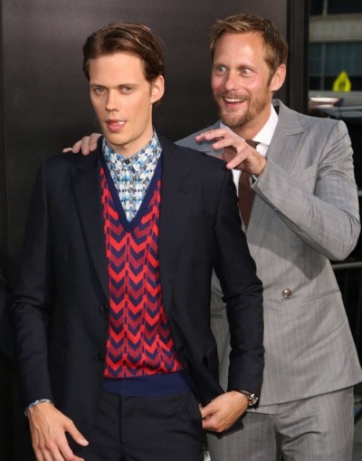 Билл Скарсгард привел звездных братьев на премьеру "Оно"