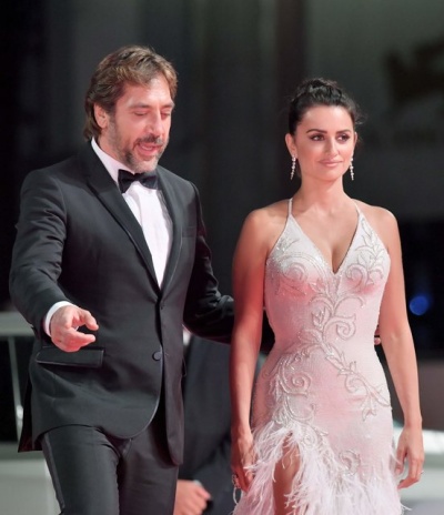 Пенелопа Крус в компании мужа Хавьера Бардема произвела фурор