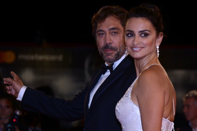 Пенелопа Крус в компании мужа Хавьера Бардема произвела фурор