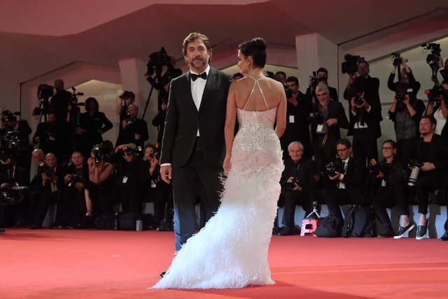 Пенелопа Крус в компании мужа Хавьера Бардема произвела фурор