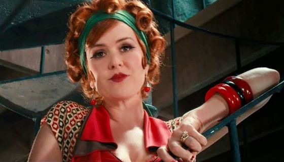 Биография Айлы Фишер - Иностранные актеры.