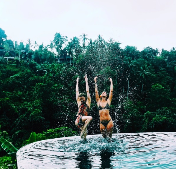 Эмбер Хёрд веселится с подругами на Бали