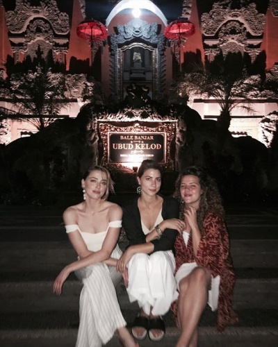 Эмбер Хёрд веселится с подругами на Бали