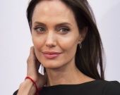 Джоли призналась, почему не спит по ночам