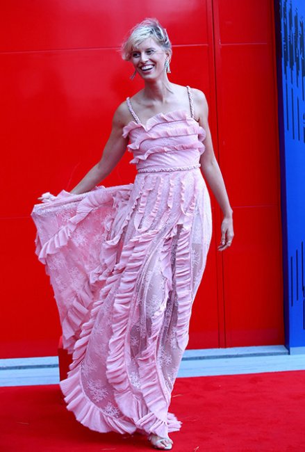 Лучшие платья и самые красивые девушки кинофестиваля в Венеции 2017 - Новости кино.