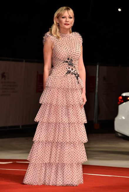 Лучшие платья и самые красивые девушки кинофестиваля в Венеции 2017 - Новости кино.