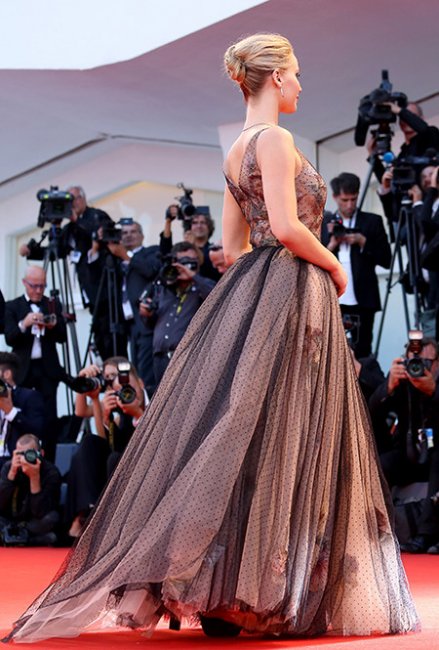 Лучшие платья и самые красивые девушки кинофестиваля в Венеции 2017 - Новости кино.