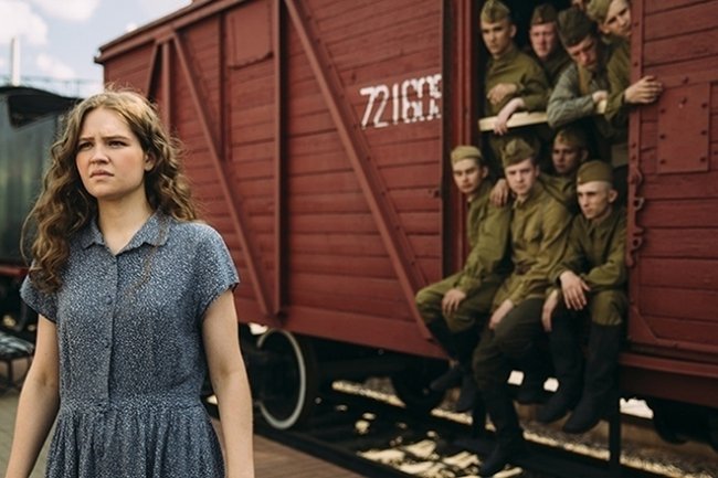 Арина Жаркова - Биография