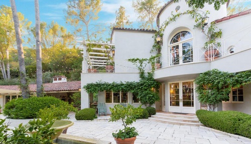 Кэти Перри продает свой дом в Лос-Анджелесе