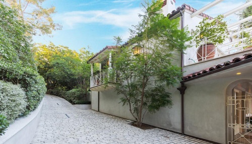 Кэти Перри продает свой дом в Лос-Анджелесе