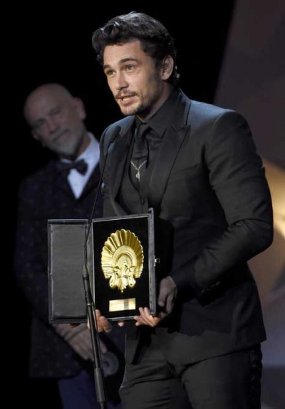 Джеймс Франко празднует победу на кинофестивале в Сан-Себастьяне