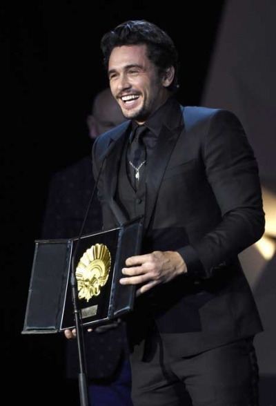 Джеймс Франко празднует победу на кинофестивале в Сан-Себастьяне