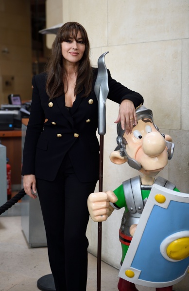 Моника Беллуччи продемонстрировала элегантный образ Моника Беллуччи продемонстрировала элегантный образ