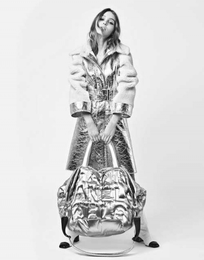 Лили Роуз Депп и Кара Делевинь в новой рекламе Chanel