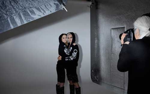 Лили Роуз Депп и Кара Делевинь в новой рекламе Chanel