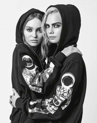Лили Роуз Депп и Кара Делевинь в новой рекламе Chanel