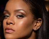 Рианна поделилась своим новым стильным образом Рианна поделилась своим новым стильным образом